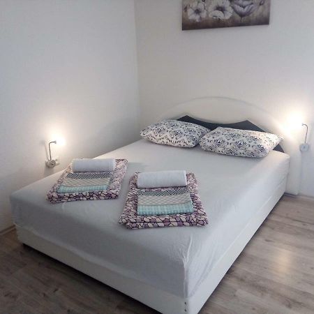 Helly'S Apartman - Self Check-In - Яйце Экстерьер фото
