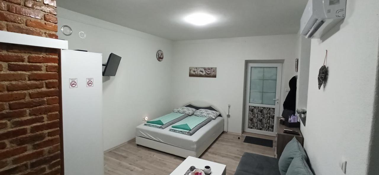 Helly'S Apartman - Self Check-In - Яйце Экстерьер фото