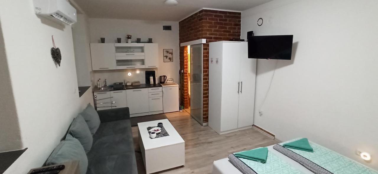 Helly'S Apartman - Self Check-In - Яйце Экстерьер фото