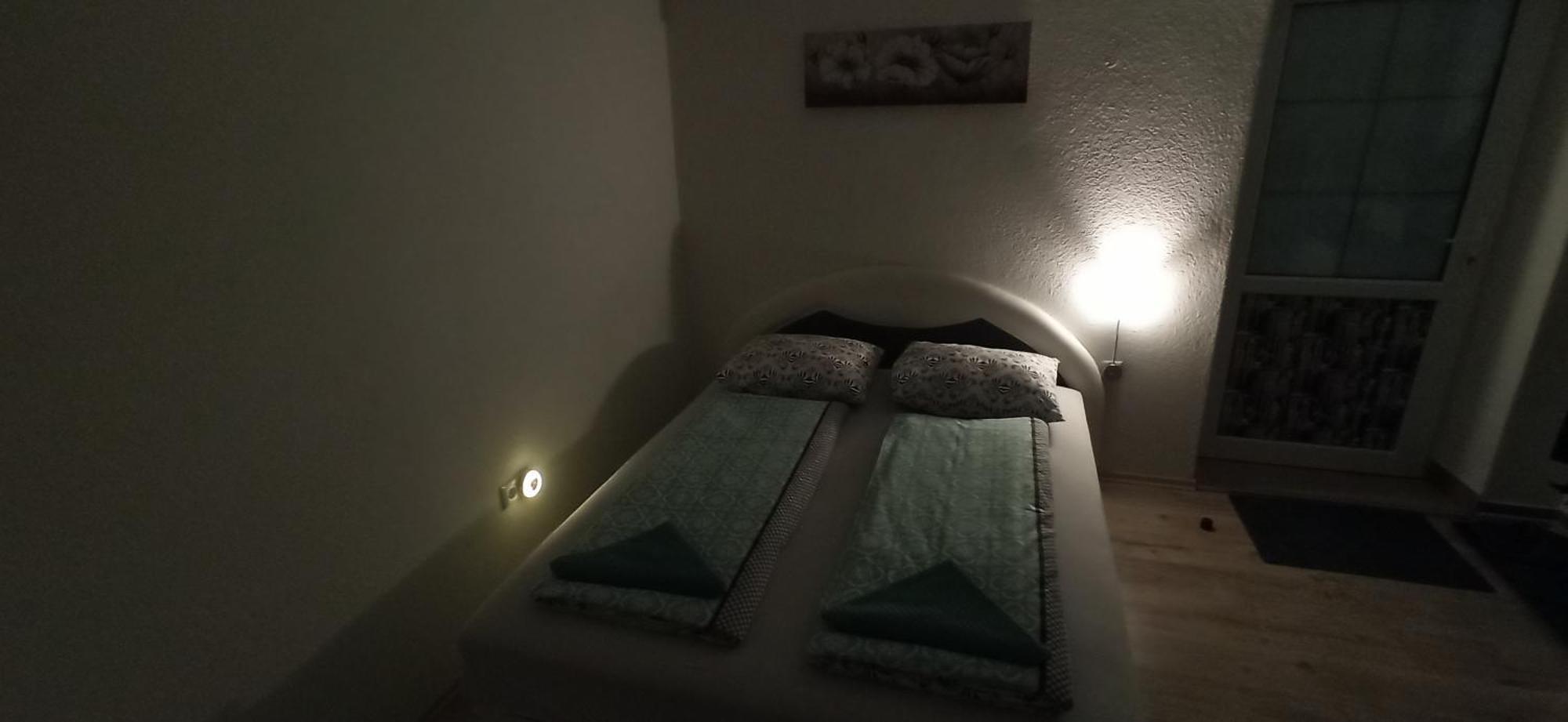 Helly'S Apartman - Self Check-In - Яйце Номер фото