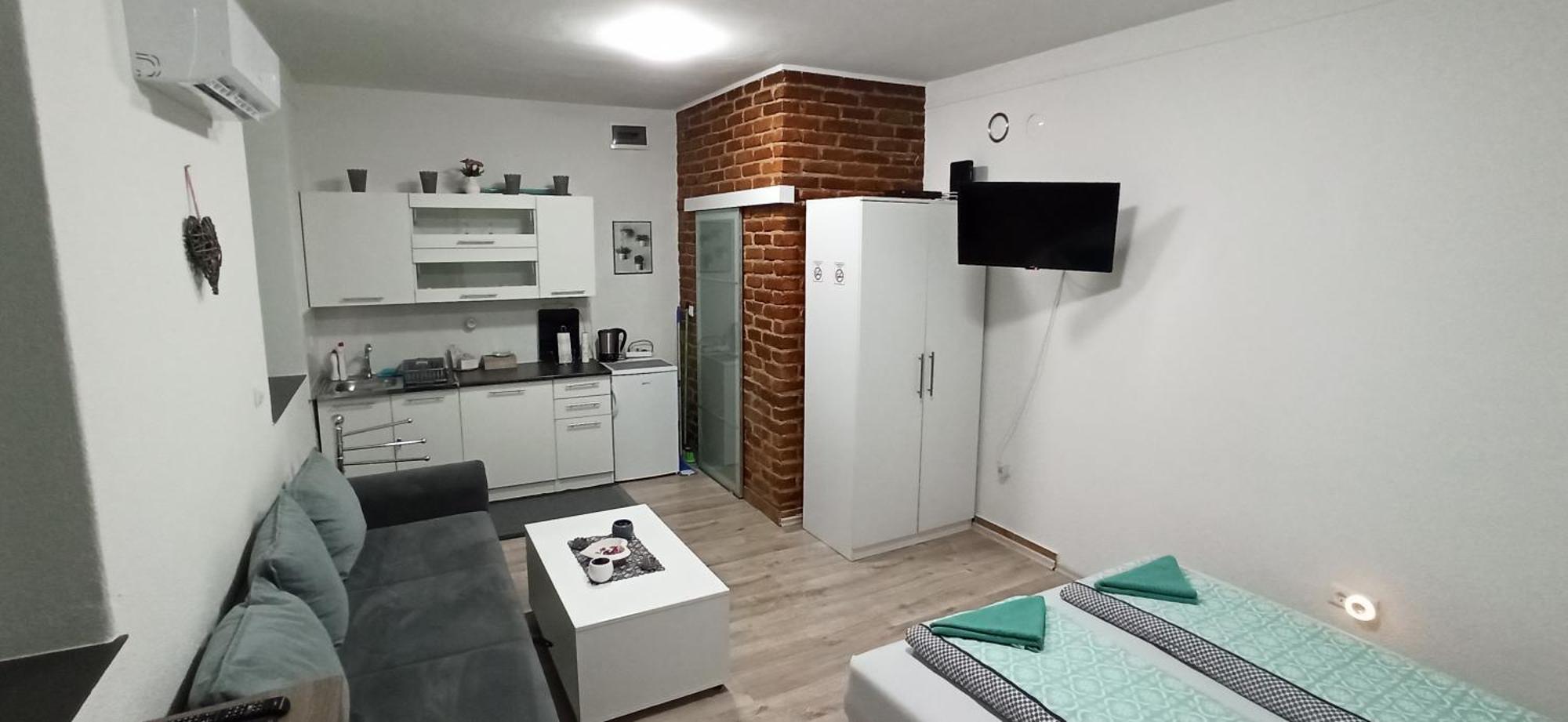 Helly'S Apartman - Self Check-In - Яйце Номер фото